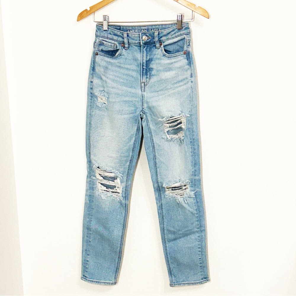 AMERICAN EAGLE Mom Straight Jeans Distressed light Wash Size 0 Regular